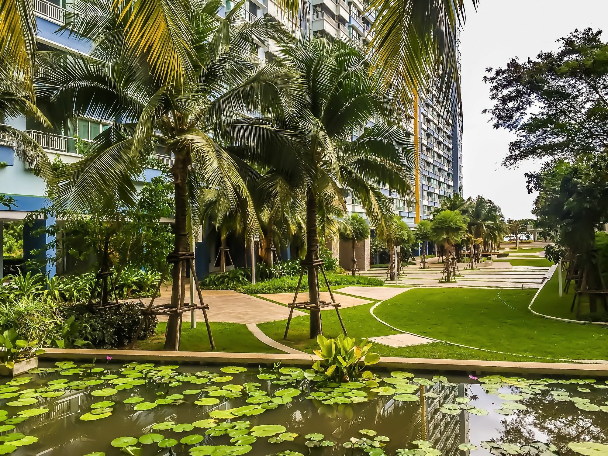 Lumpini Seaview Jomtien By Parikal Hotel Bagian luar foto