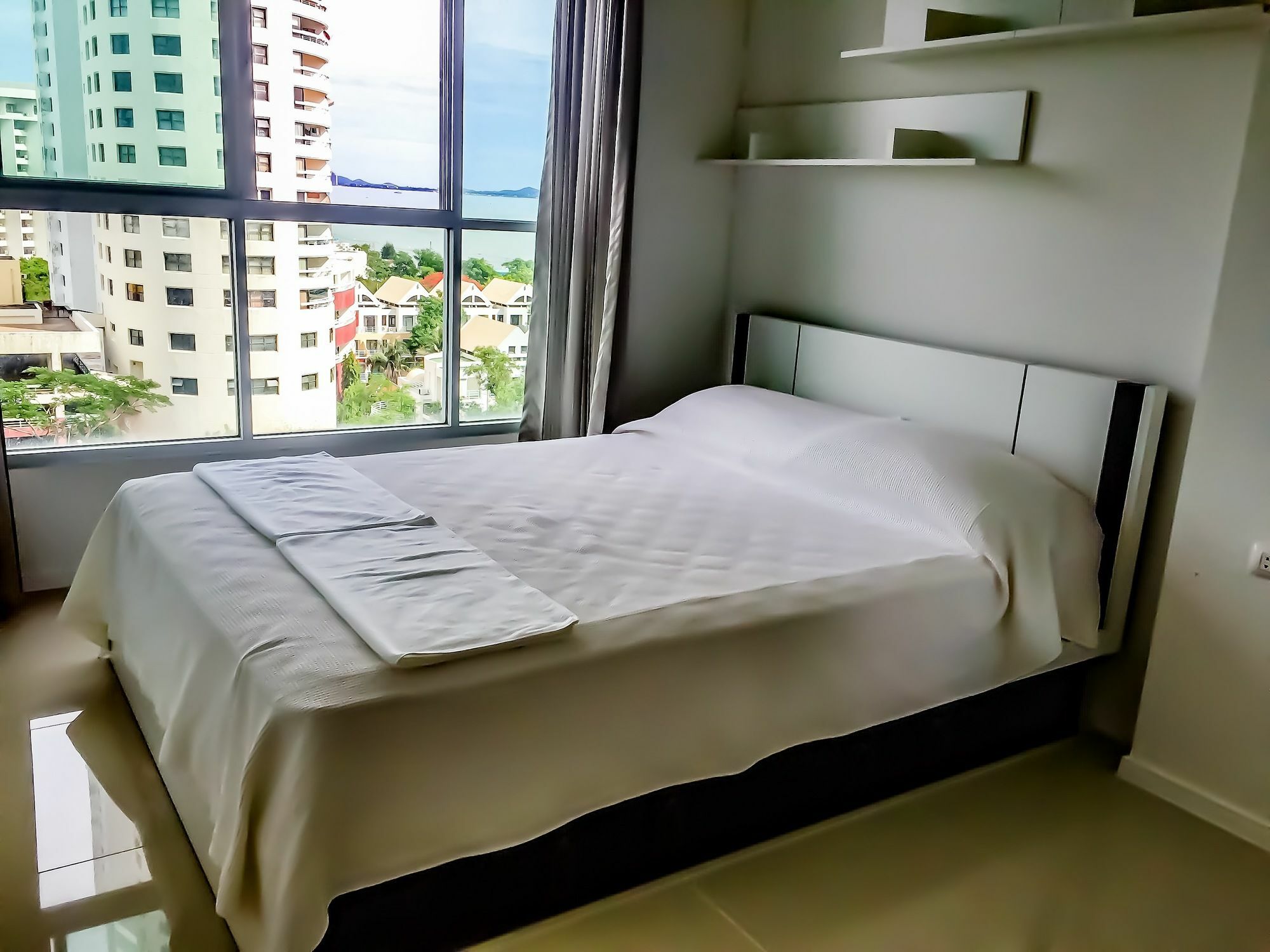Lumpini Seaview Jomtien By Parikal Hotel Bagian luar foto